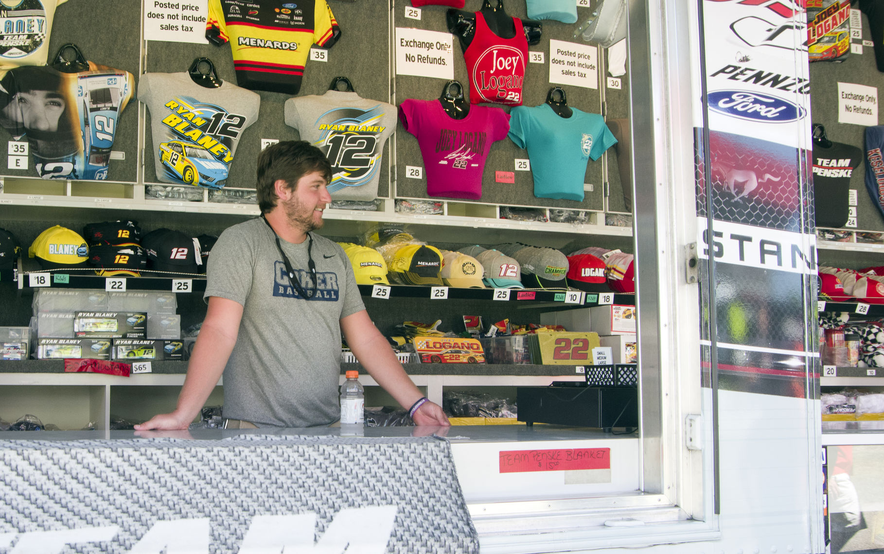 Friday at the Bojangles' Southern 500